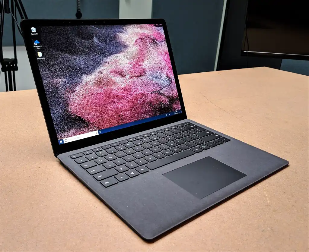 Surface Laptop 2 (1)