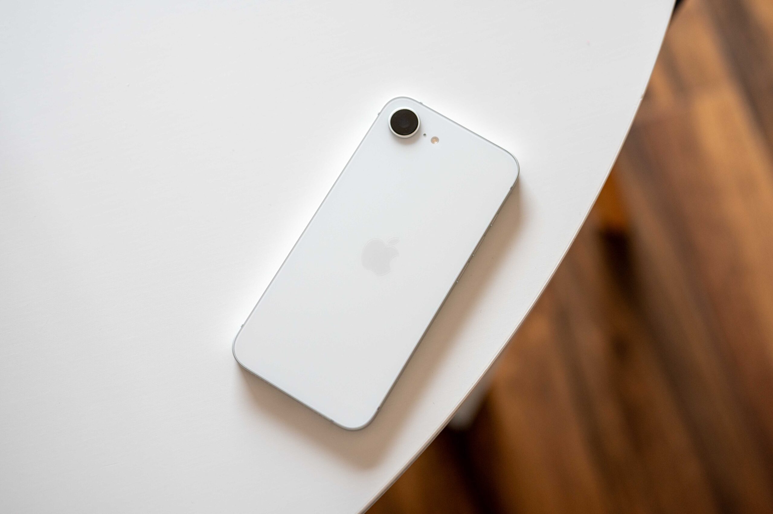 iPhone-16e-LsA-1 آیفون 16E